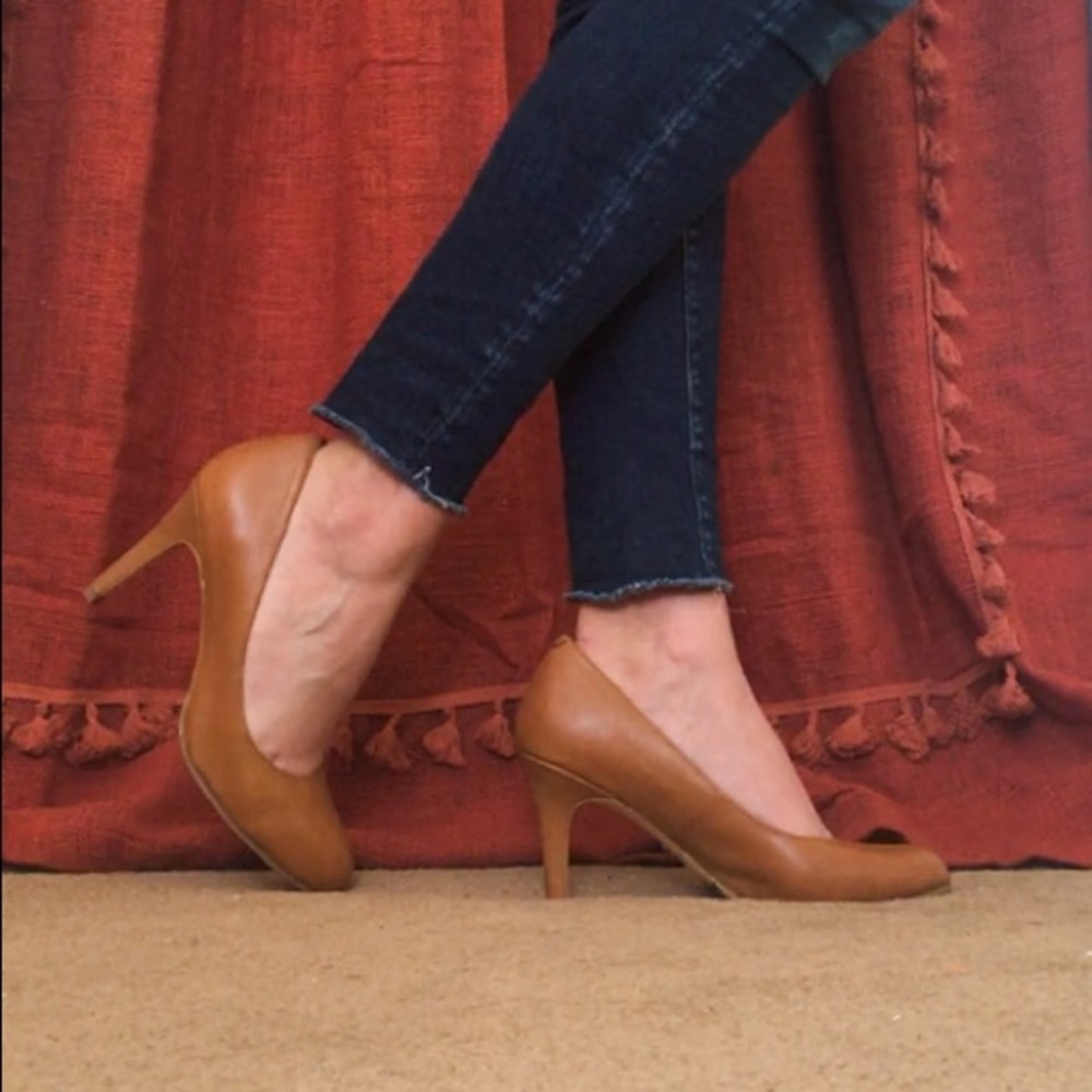 Coral Como brown/camel heels